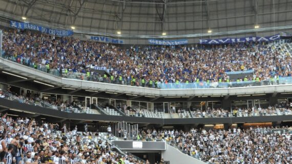 Torcedores de Atlético e Cruzeiro durante clássico na Arena MRV (foto: Ramon Lisboa/EM/D.A Press)