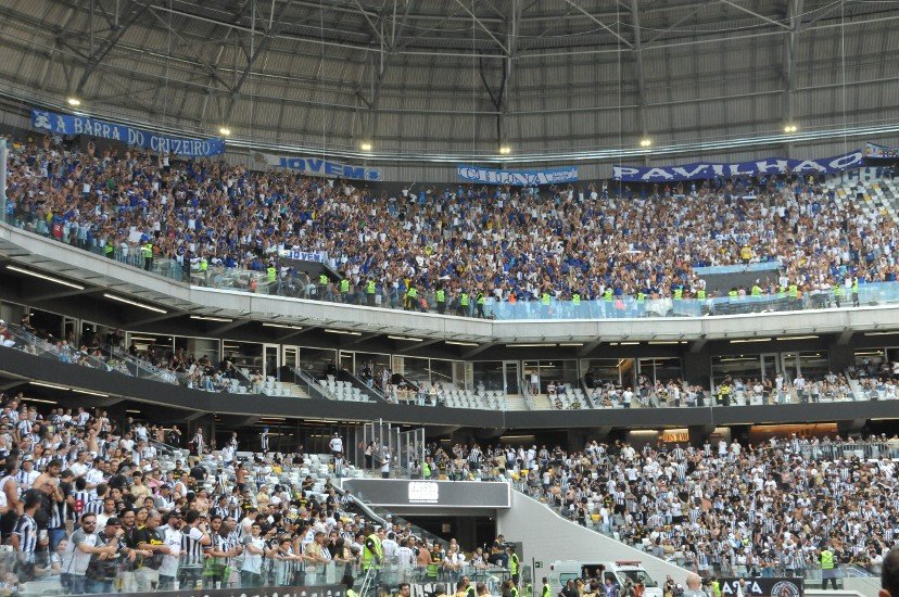 Torcedores de Atlético e Cruzeiro durante clássico na Arena MRV (foto: Ramon Lisboa/EM/D.A Press)
