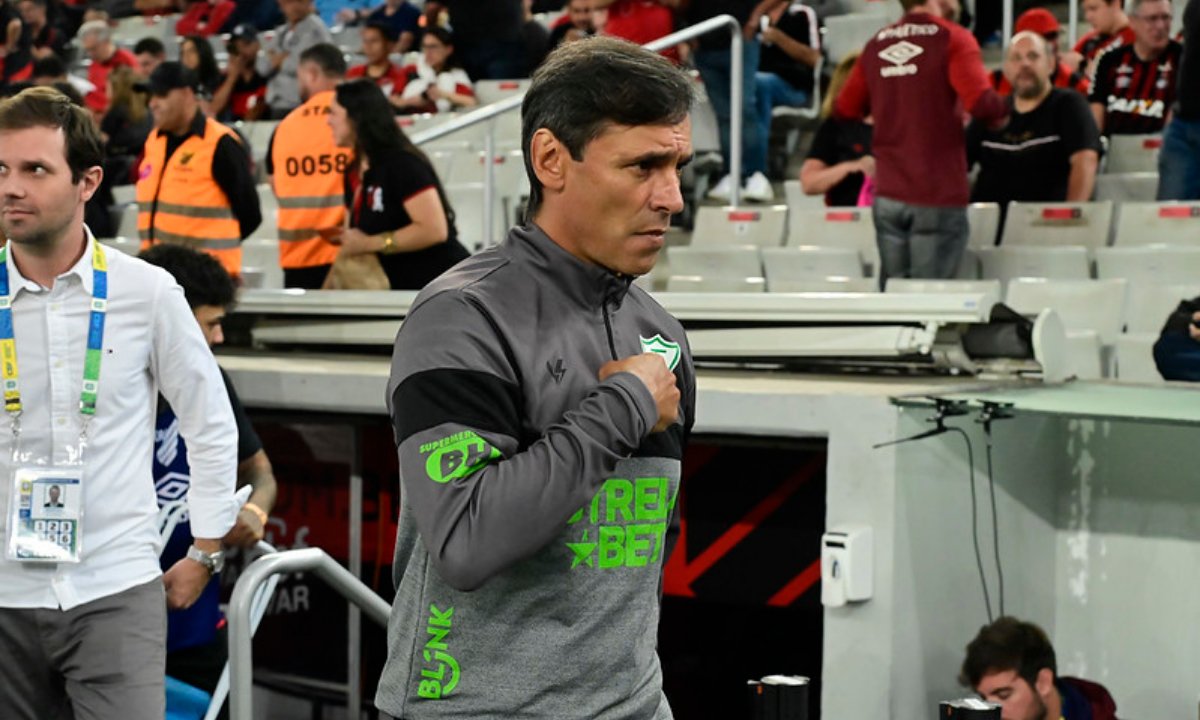 Fabián Bustos, técnico do América, em jogo pelo Brasileiro (foto: Mourão Panda/América)