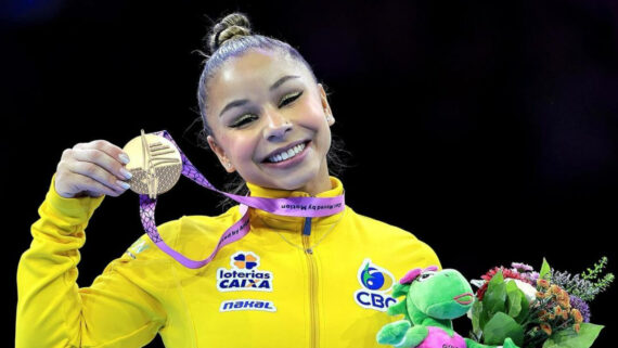 Flávia Saraiva conquistou a medalha de bronze no solo individual do Mundial da Antuérpia (foto: Reprodução/Instagram)
