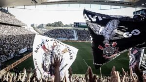 Bandeiras da Gaviões da Fiel - Crédito: 