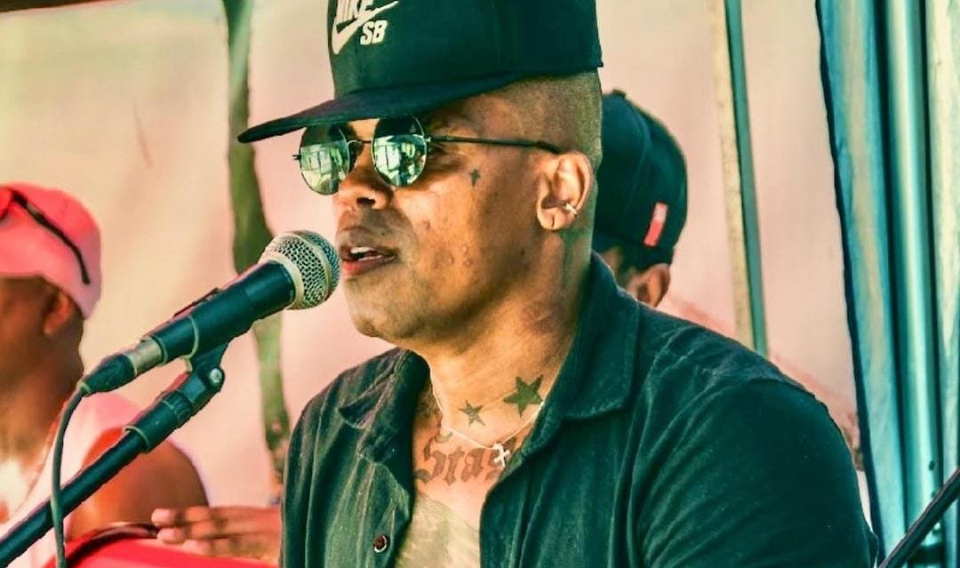 Maicosuel como cantor de pagode (foto: Reprodução/Redes sociais)