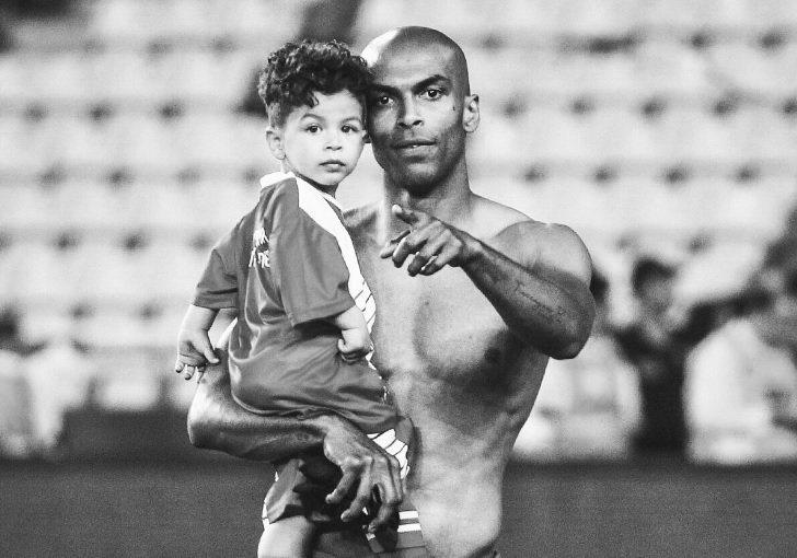 Jogador Naldo e o filho David (foto: Reprodução)