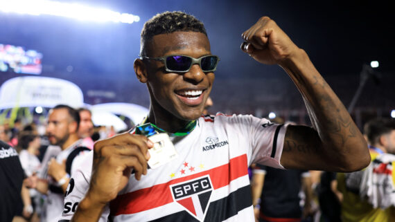 Robert Arboleda, zagueiro do São Paulo (foto: Marcello Zambrana / AFP)