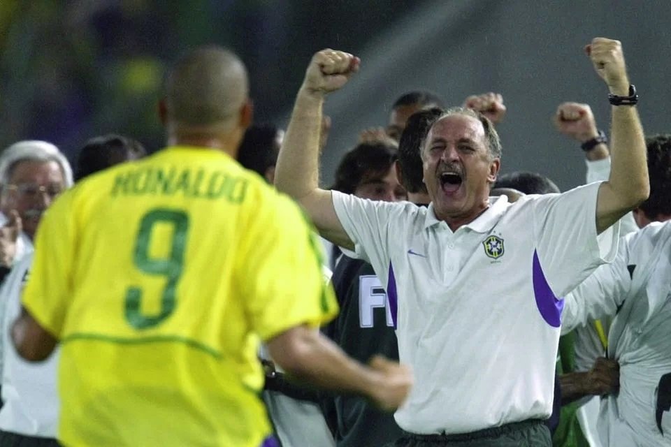 Ronaldo e Felipão na Seleção Brasileira de 2002 (foto: Divulgação)