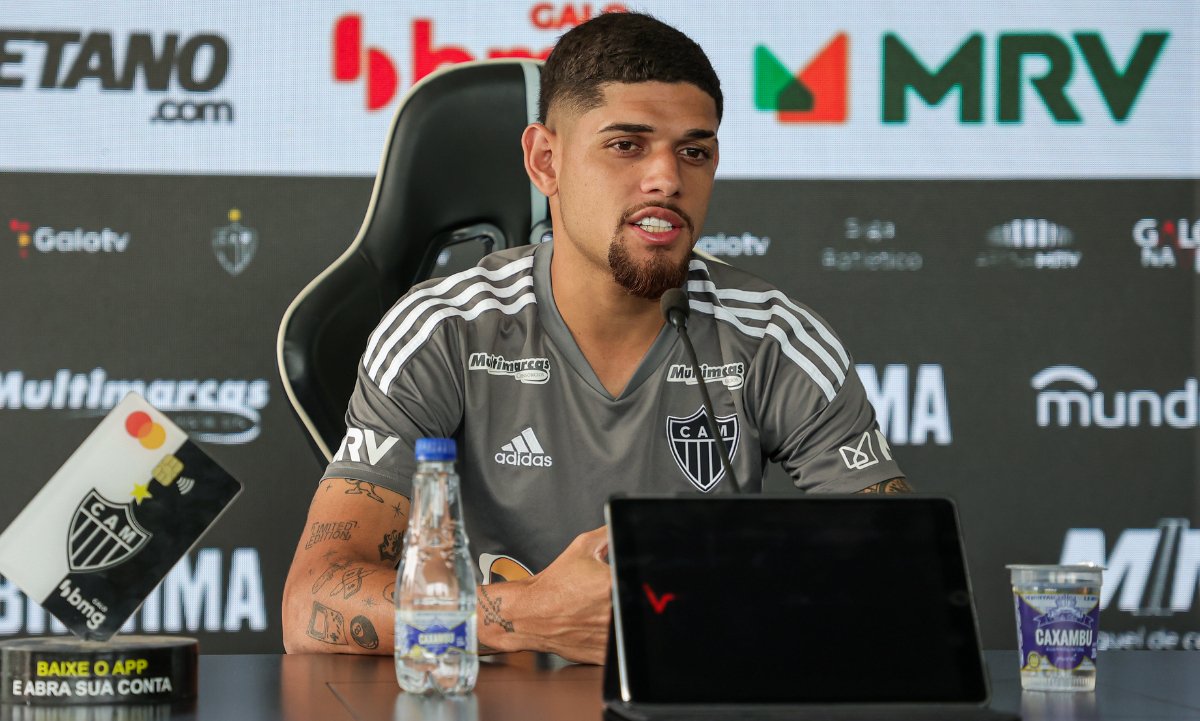 Rubens em entrevista coletiva no Atlético (foto: Pedro Souza/Atlético)