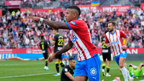 Sávio comemora gol pelo Girona (foto: Pau BARRENA / AFP)