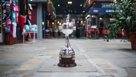 Taça da Libertadores feminina (foto: Divulgação/@LibertadoresFEM)