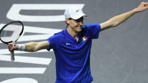Tenista italiano Jannik Sinner comemora vitória na Copa Davis - Crédito: 