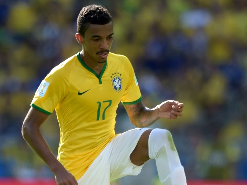 Luiz Gustavo em ação pela Seleção Brasileira (foto: AFP PHOTO)