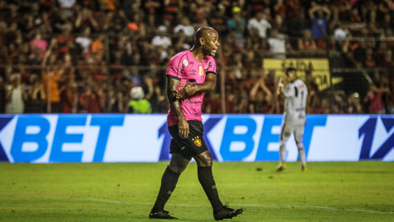 Vagner Love tem 11 gols pelo Sport na Série B 2023 (foto: Rafael Bandeira/SCR)