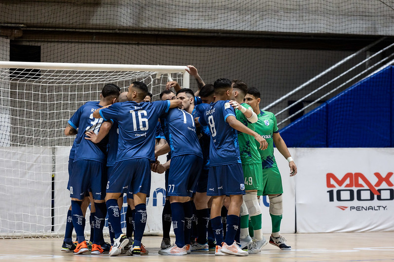 Goleiro de Futsal pode Avançar no Pênalti 