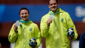 Ana Machado e Marcus D'Almeida, medalhistas de prata no tiro com arco recurvo misto - Crédito: 