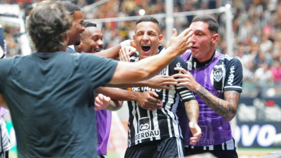 Arana comemorando gol (foto: Gladyston Rodrigues/EM/D.A Press)