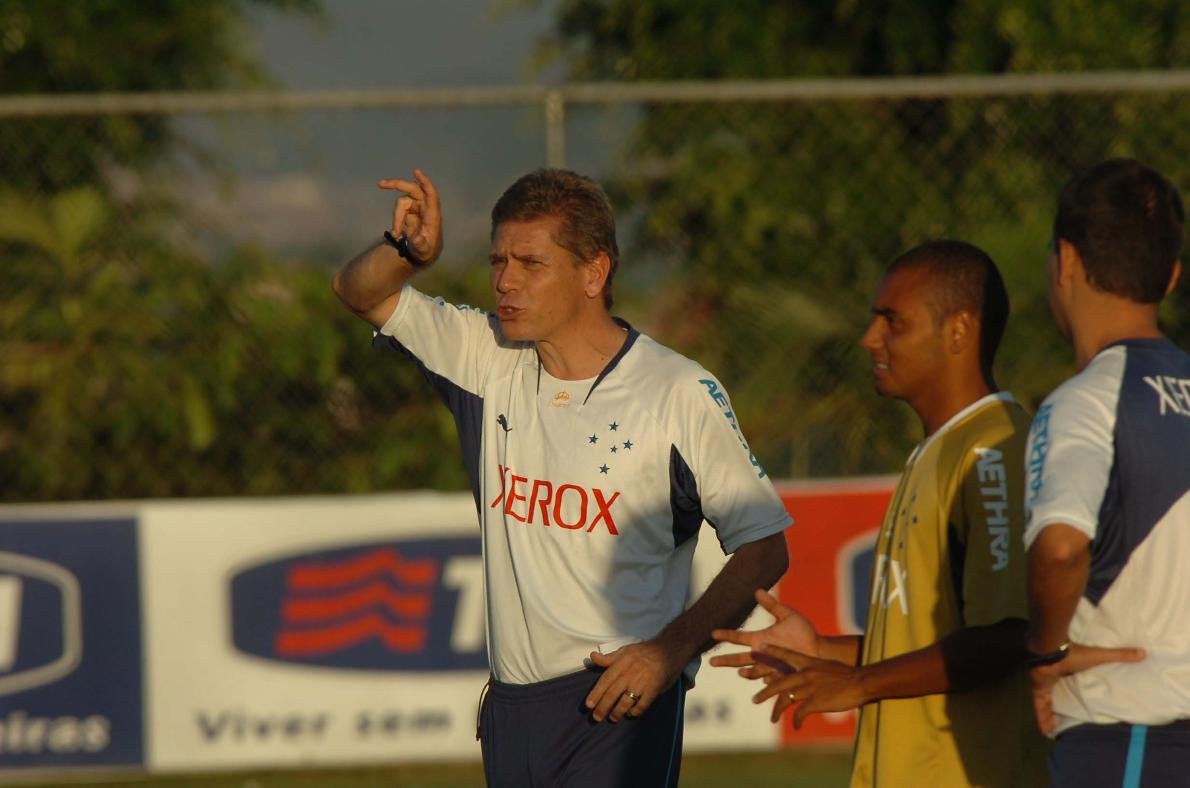 Autuori Cruzeiro (foto: Jorge Gontijo/Estado de Minas - 26/04/2007)