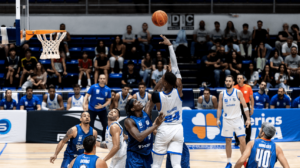 Jogadores de basquete de Minas e Unifacisa (foto: Hedgard Moraes/MTC
)