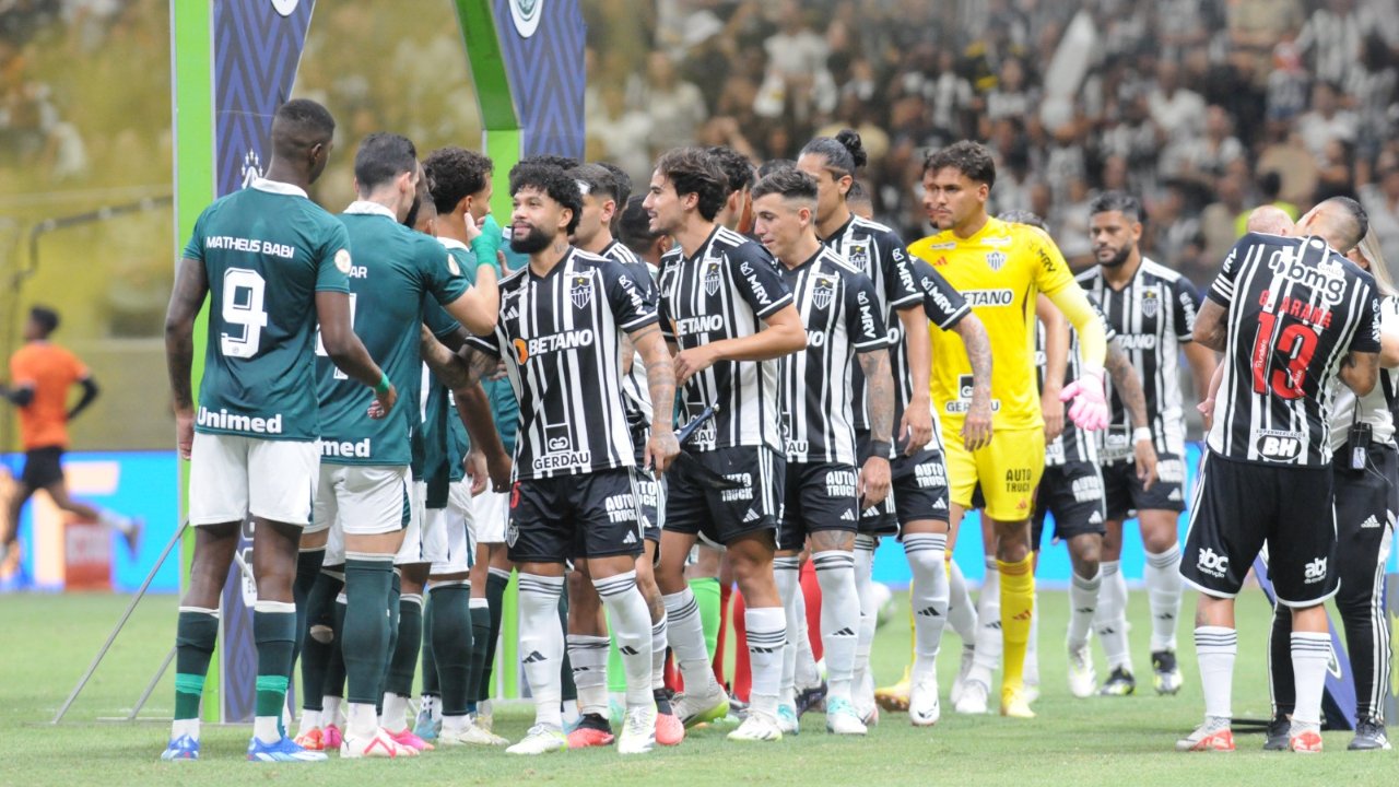 Elenco do Atlético contra o Goiás (foto: Gladyston Rodrigues/EM/D.A Press)