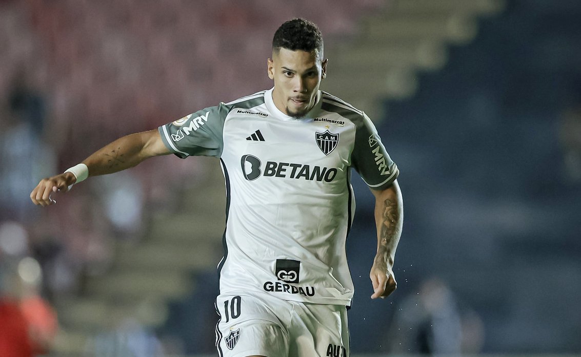 Paulinho, atacante do Atlético, em ação contra o América (foto: Pedro Souza/Atlético)