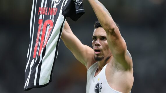 Paulinho comemora gol pelo Atlético na fase de grupos da Copa Libertadores (foto: Pedro Souza/Atlético)