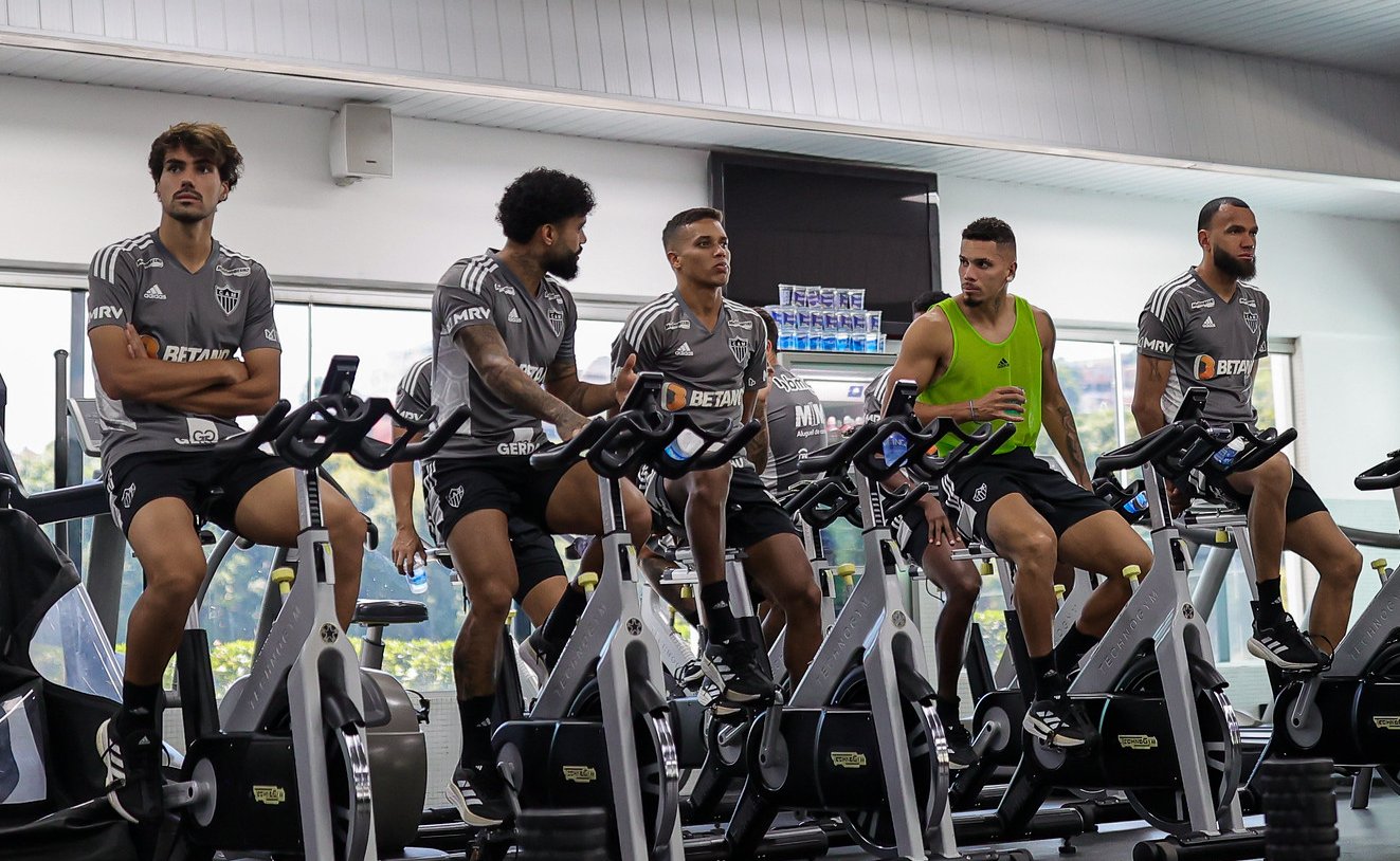 Titulares do Atlético contra o Corinthians fizeram trabalho regenerativo nesta sexta-feira (10/11) (foto: Pedro Souza/Atlético)