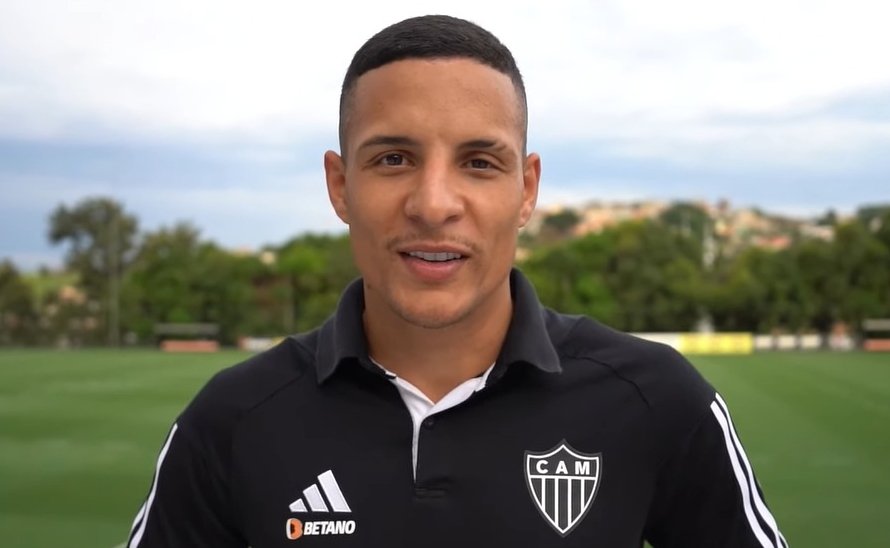 Arana, lateral-esquerdo do Atlético (foto: Reprodução/GaloTV)