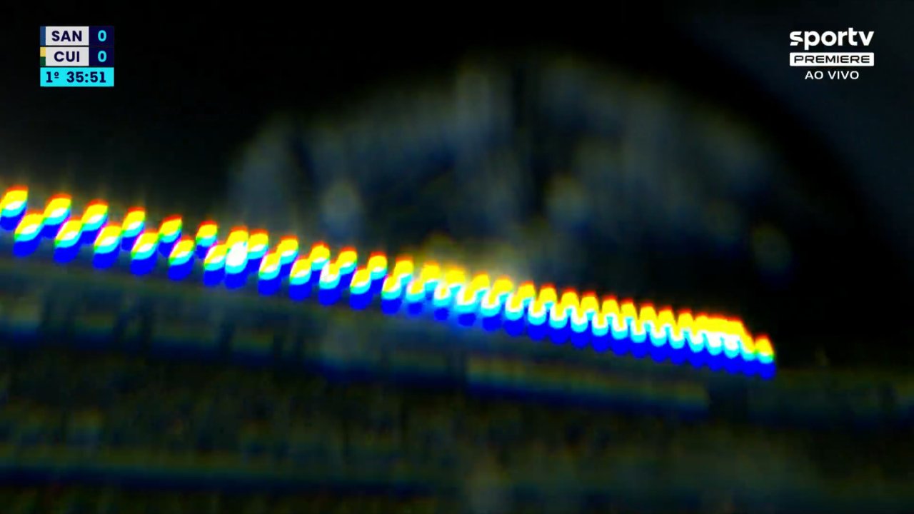 Deyverson beijou a câmera durante Santos e Cuiabá - (foto: Reprodução SporTV)