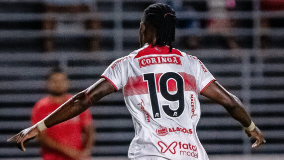 Hyuri comemorando o gol do CRB (foto: Francisco Cedrim)