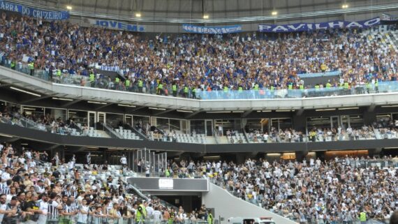 Torcidas de Atlético e Cruzeiro na Arena MRV (foto: Ramon Lisboa/EM/D.A Press)