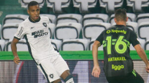 Botafogo duelou com o Coritiba, no Couto Pereira, na 36ª rodada - Crédito: 