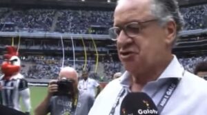 Sérgio Coelho, presidente do Atlético, comete gafe ao homenagear o atacante Hulk - Crédito: 