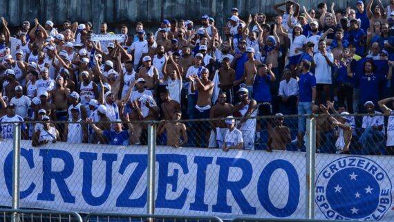 Torcida do Cruzeiro na Vila Capanema (foto: Staff Images/Cruzeiro)