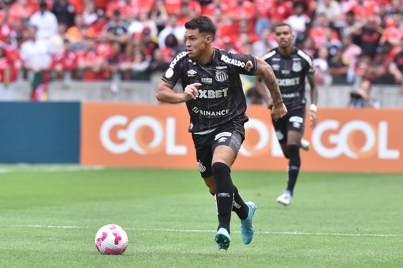 Marcos Leonardo corre em campo (foto: Ivan Storti/Santos)