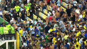 Briga ocorreu no Setor Sul do Maracanã, onde estavam os torcedores da Argentina. Não havia separação com a torcida do Brasil  - Crédito: 