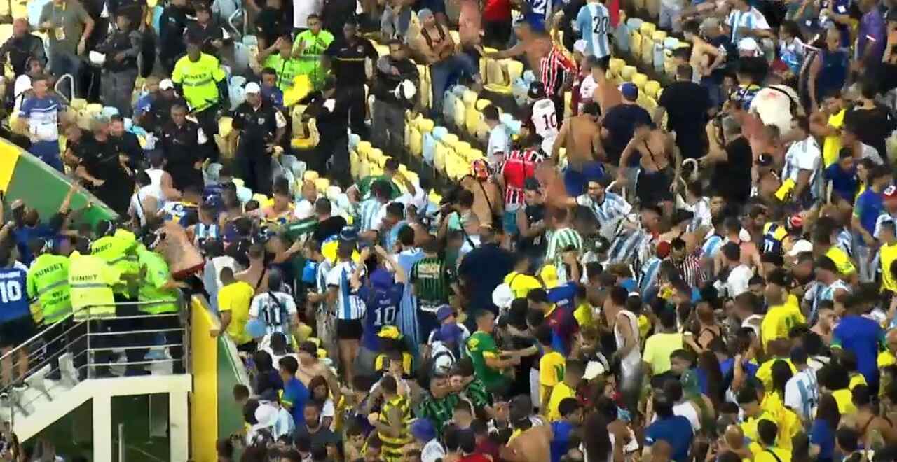 Argetina vence Brasil em jogo manchado por pancadaria entre torcedores e  Polícia Militar - Esportes DP