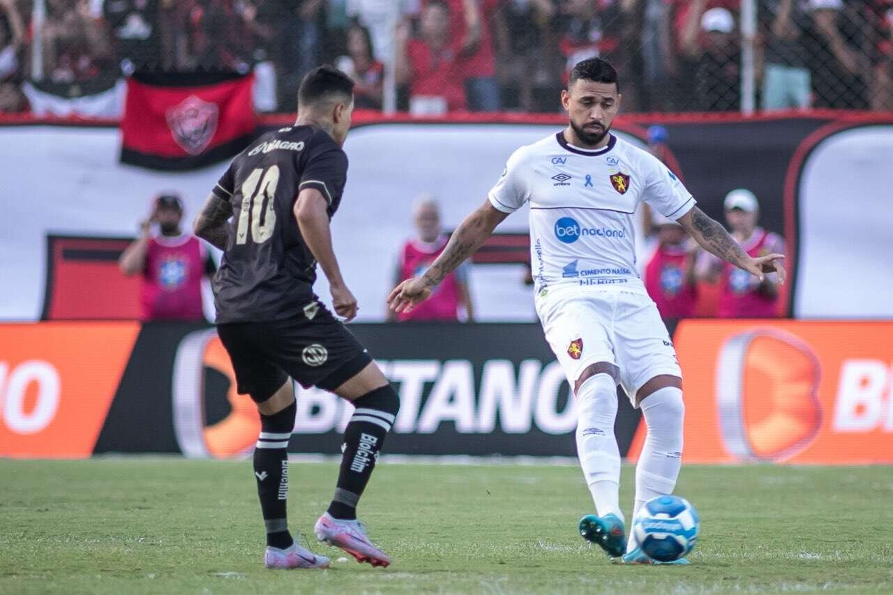 Vitória e Sport travaram duelo equilibrado no Barradão (foto: Divulgação/Sport Recife)