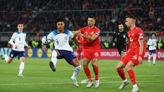 Jogadores de Inglaterra e Macedônia (foto: - Foto: Divulgação/Seleção Inglesa)