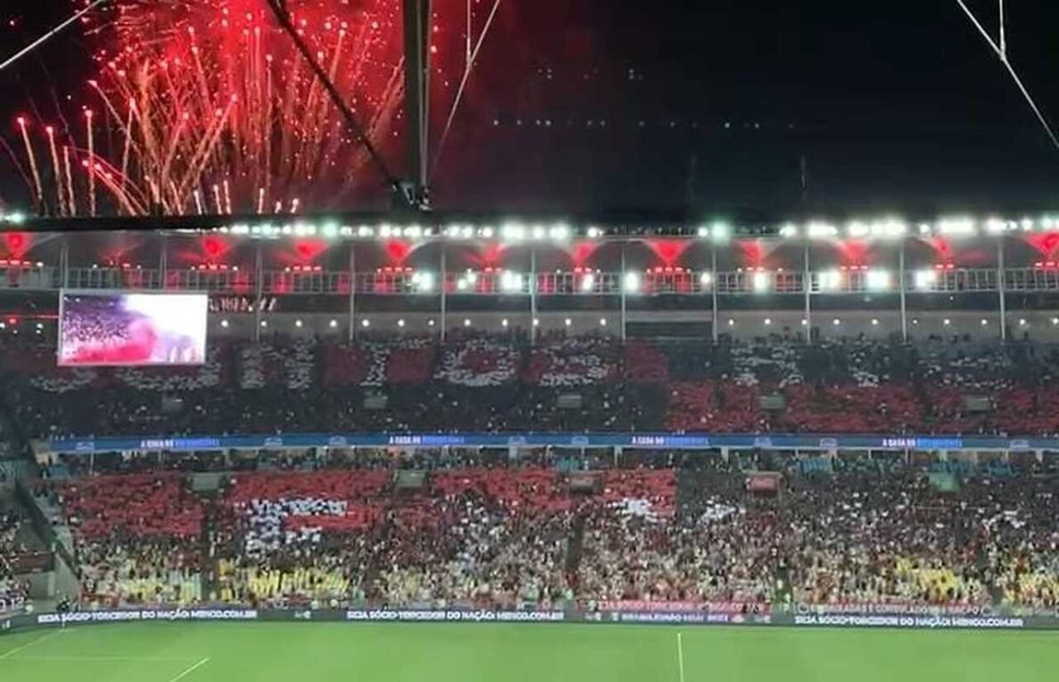 Mosaico da torcida do Flamengo (foto: Lucas Bayer/Jogada10)