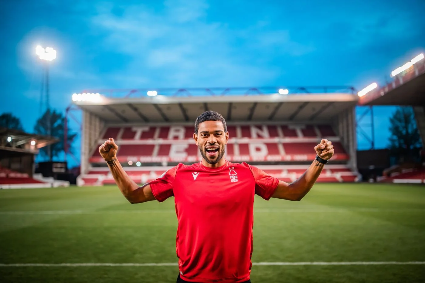 Renan Lodi nos tempos de Nottingham Forest, da Inglaterra - (foto: Divulgação/Nottigham Forest)