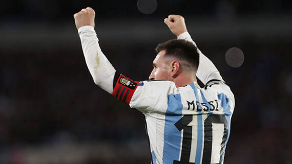 Lionel Messi é um dos grandes nomes do futebol mundial (foto: Foto de Luis ROBAYO / AFP)