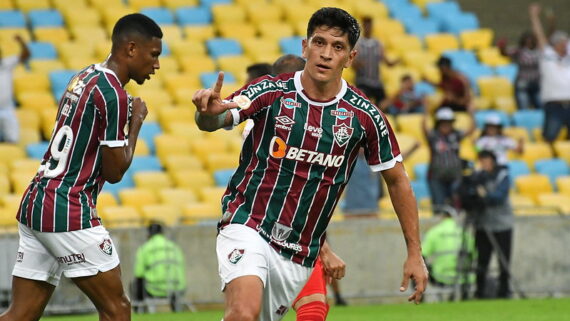 Cano faz o L com a mão direita (foto: Mailson Santana/Fluminense FC)