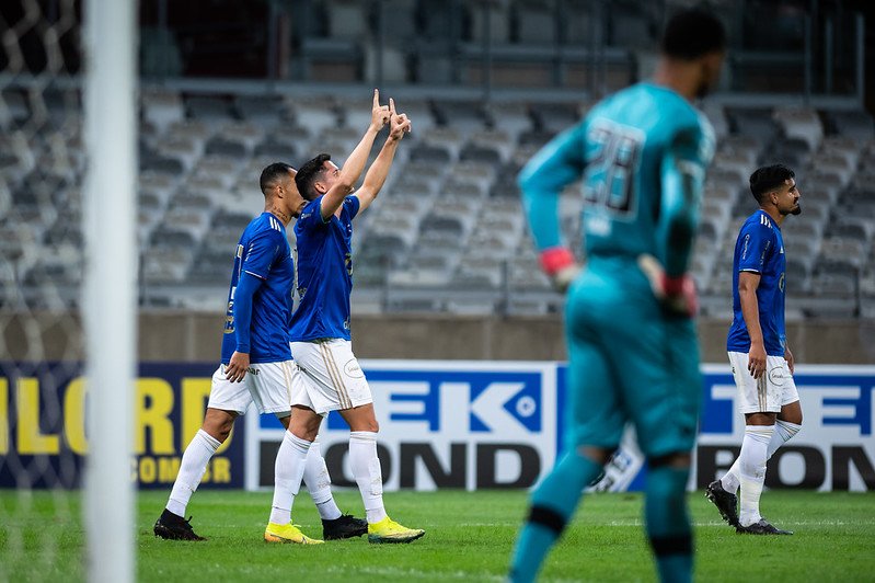 Matheus Barbosa comemora gol pelo Cruzeiro em partida contra o Vasco, na Série B de 2021 (foto: Bruno Haddad/Cruzeiro)