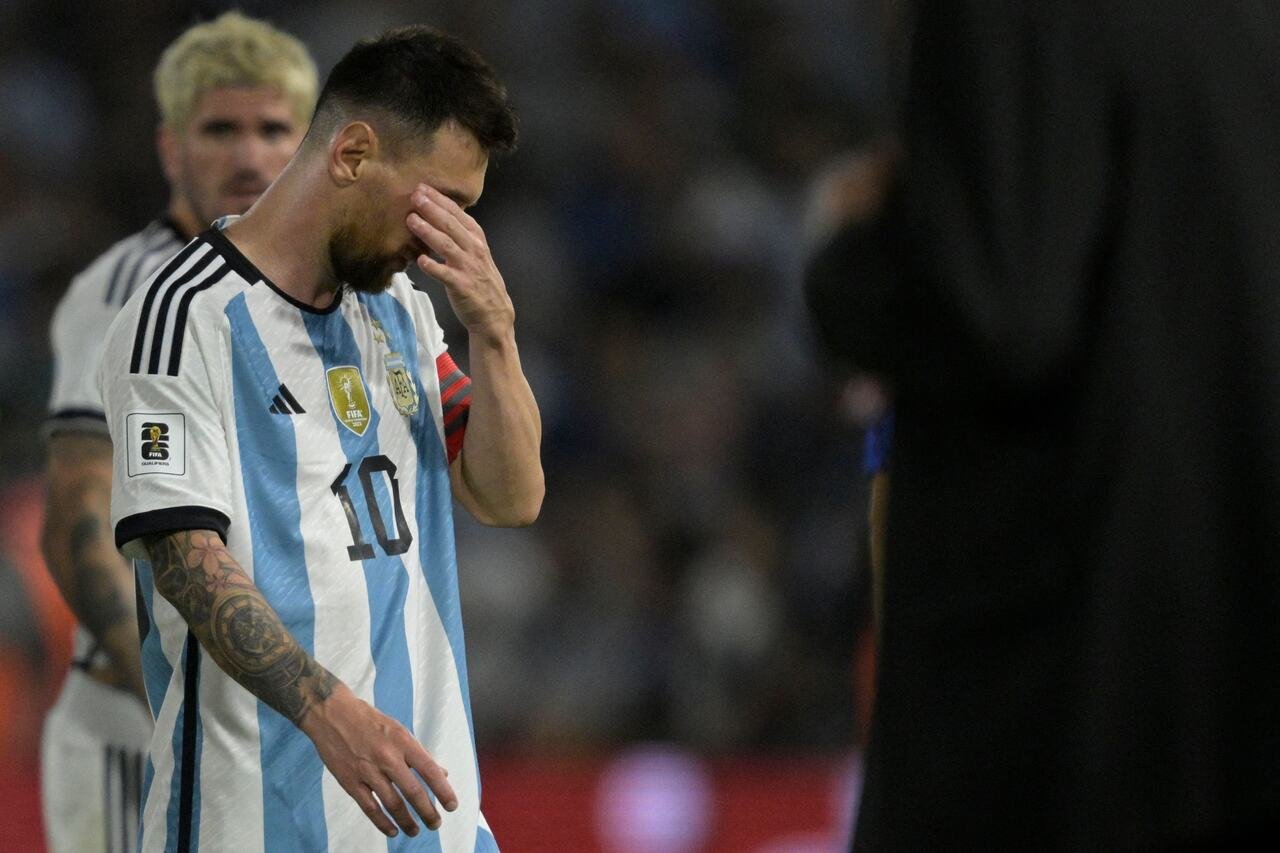 Messi lamentando (foto: Foto: Juan Mabromata/AFP via Getty Images)