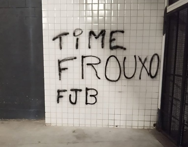 Muro no Nilton Santos (foto: Foto: Reprodução Redes Sociais)