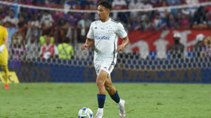 Japa entrou na vaga de Mateus Vital na vitória do Cruzeiro por 1 a 0 sobre o Fortaleza - Crédito: 