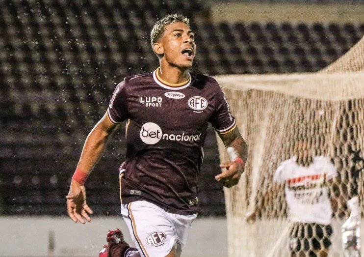 John Kennedy (foto: Tiago Pavini/Ferroviária SAF)