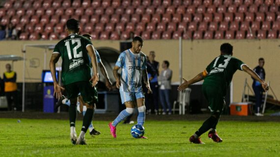 Londrina x Guarani, em partida da Série B (foto: Ricardo Chicarelli/Londrina Esporte Clube)