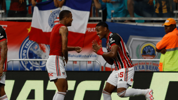Jogadores do São Paulo comemorando gol (foto: Rubens Chiri/Saopaulofc.net)