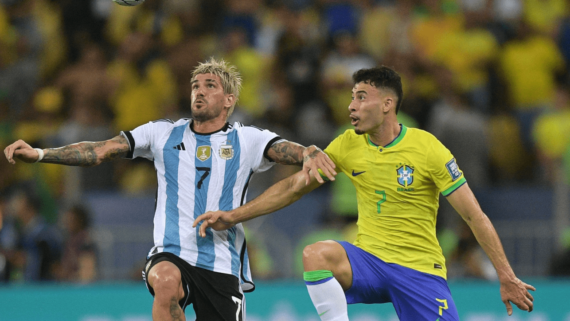 Argentina vence Brasil no Maracanã e fecha 2023 na liderança das  Eliminatórias