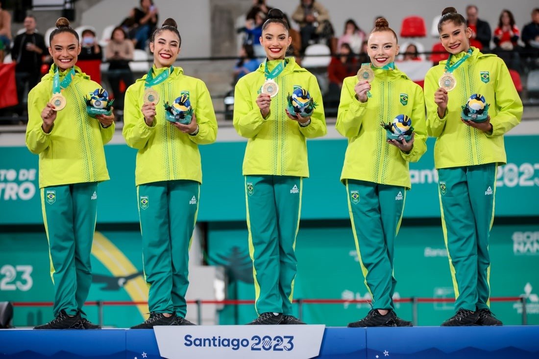 Equipe de ginástica rítmica do Brasil (foto: Miriam Jeske/COB)