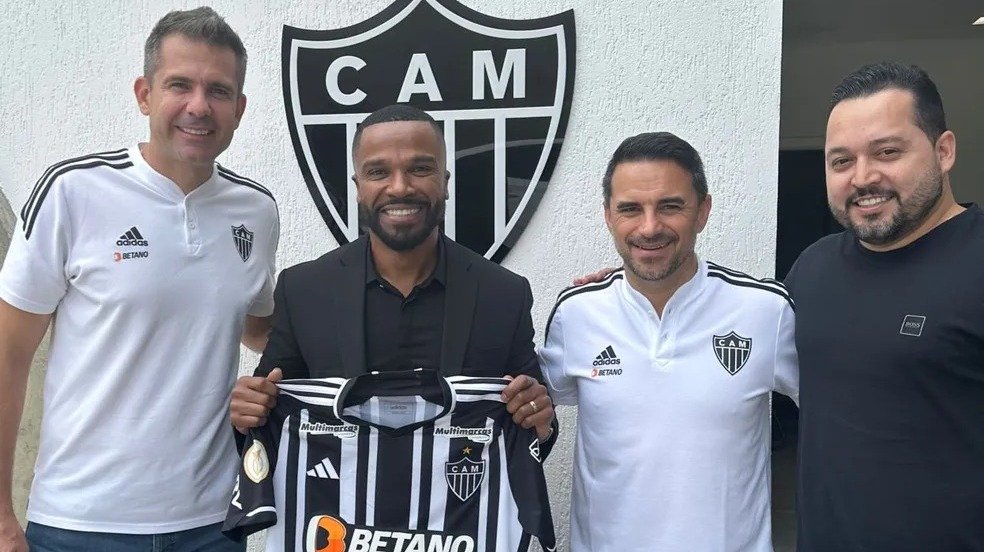 Alexandre Pires e Thiago Sampaio visitaram Cidade do Galo, do Atlético, em maio de 2023 (foto: Reprodução)